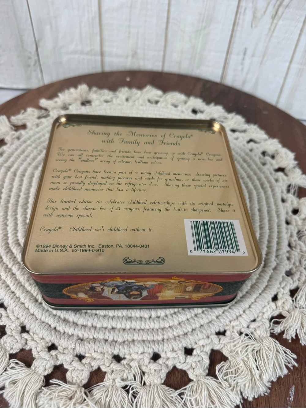 Crayola Vintage Keepsake Tin - Green & Burgundy includes 64 crayons.